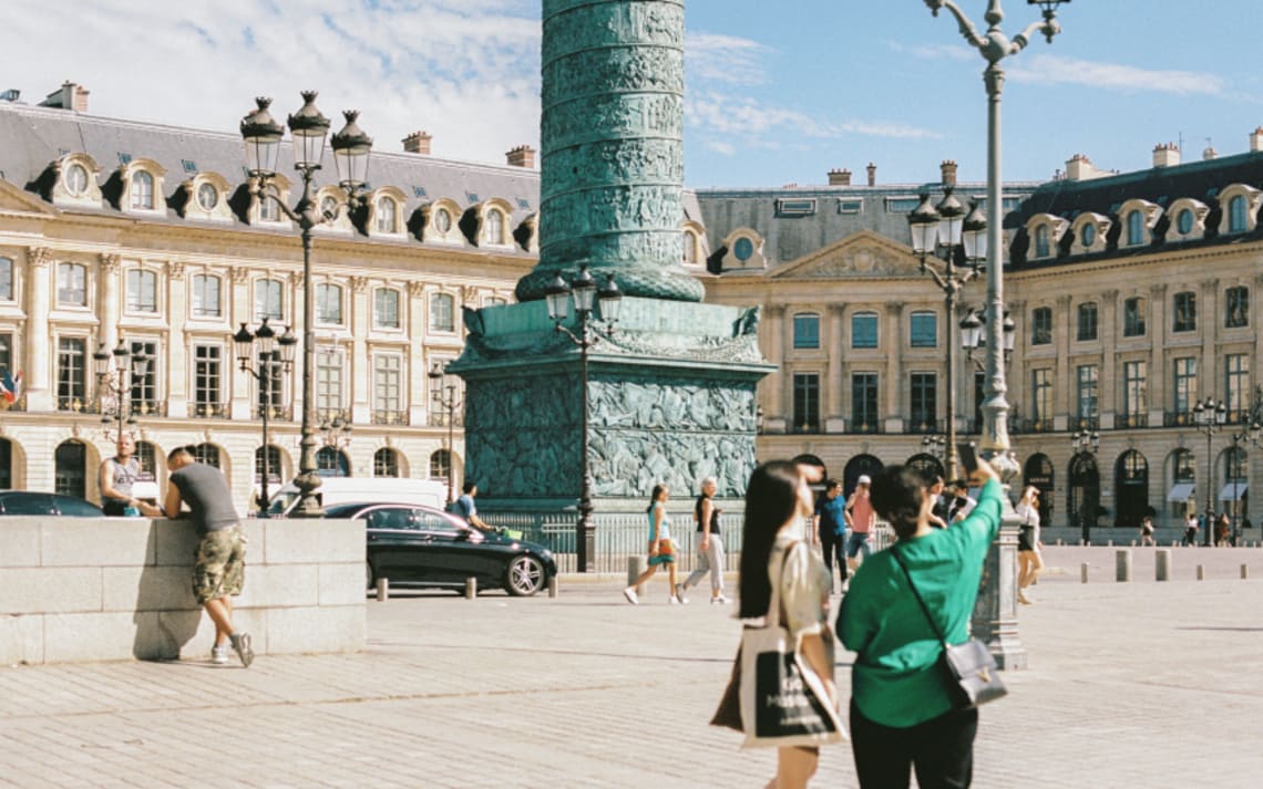 Urs Fischer to unveil a monumental wave in Paris | Art Basel
