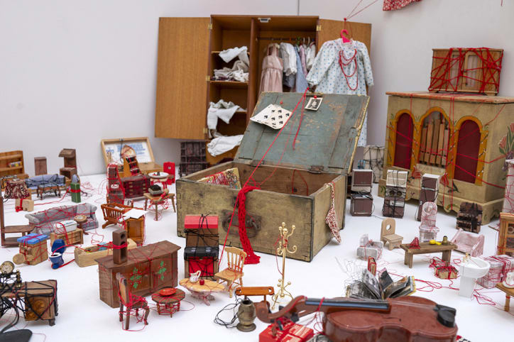 Installation view of the work Connecting Small Memories (detail) in the exhibition ‘Chiharu Shiota: The Soul Trembles’, Grand Palais, Paris, 2024. Courtesy of GrandPalaisRmn.