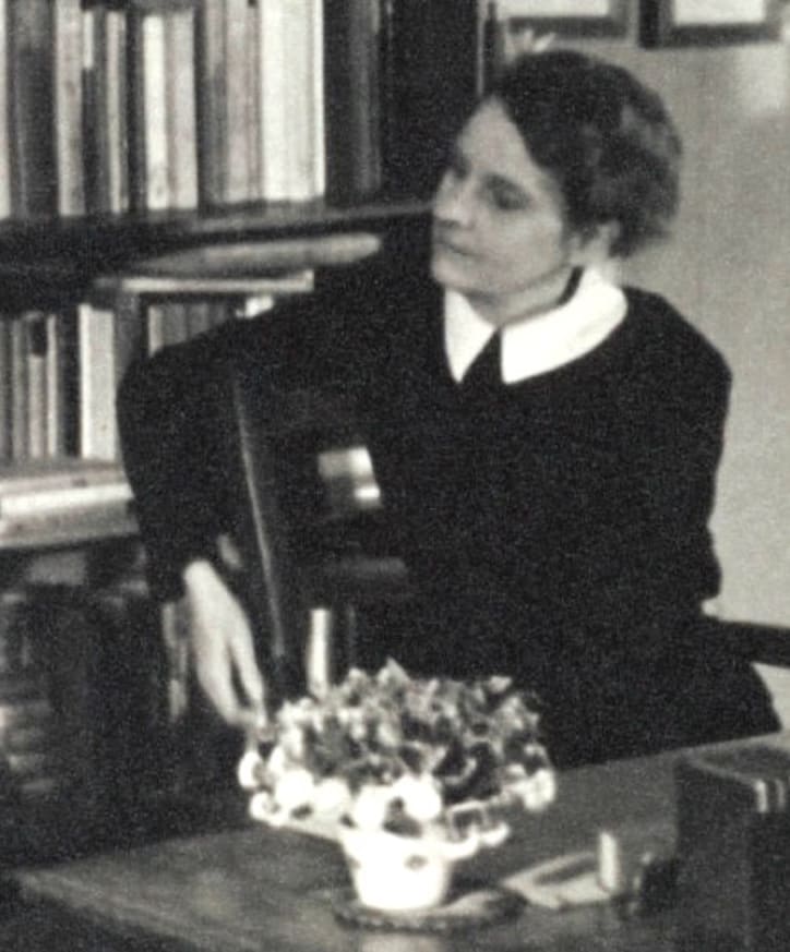 Sylvia Beach at Shakespeare & Co Paris, 1920. Credit: WIKI COMMONS.