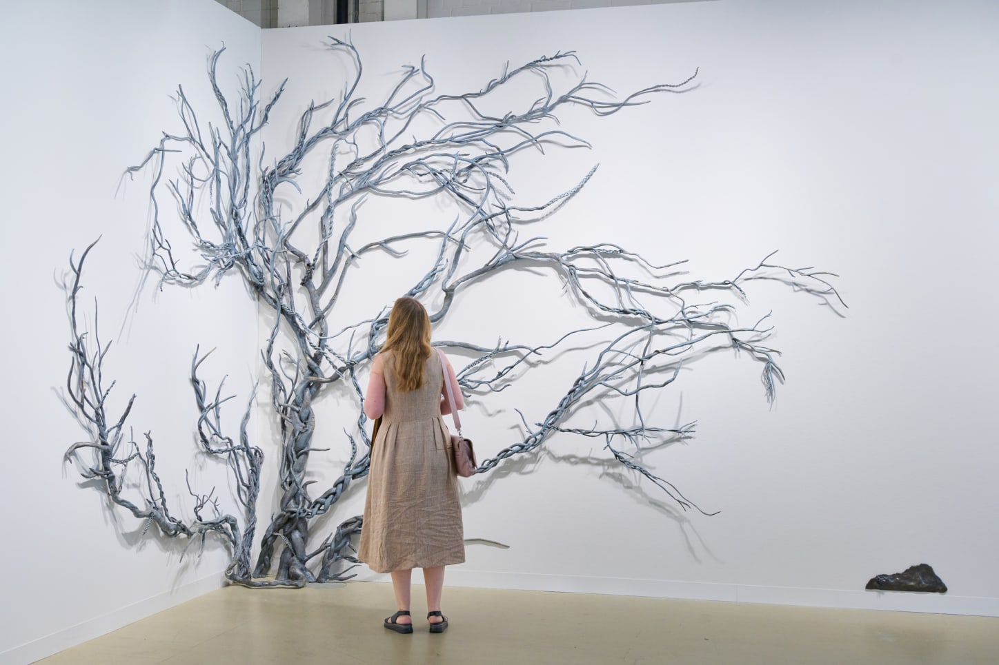 Hana El-Sagini，《劇情反轉》，2026 年，由 Gypsum Gallery 在 2026 年巴塞爾藝術展的「宣言」單元展出。
