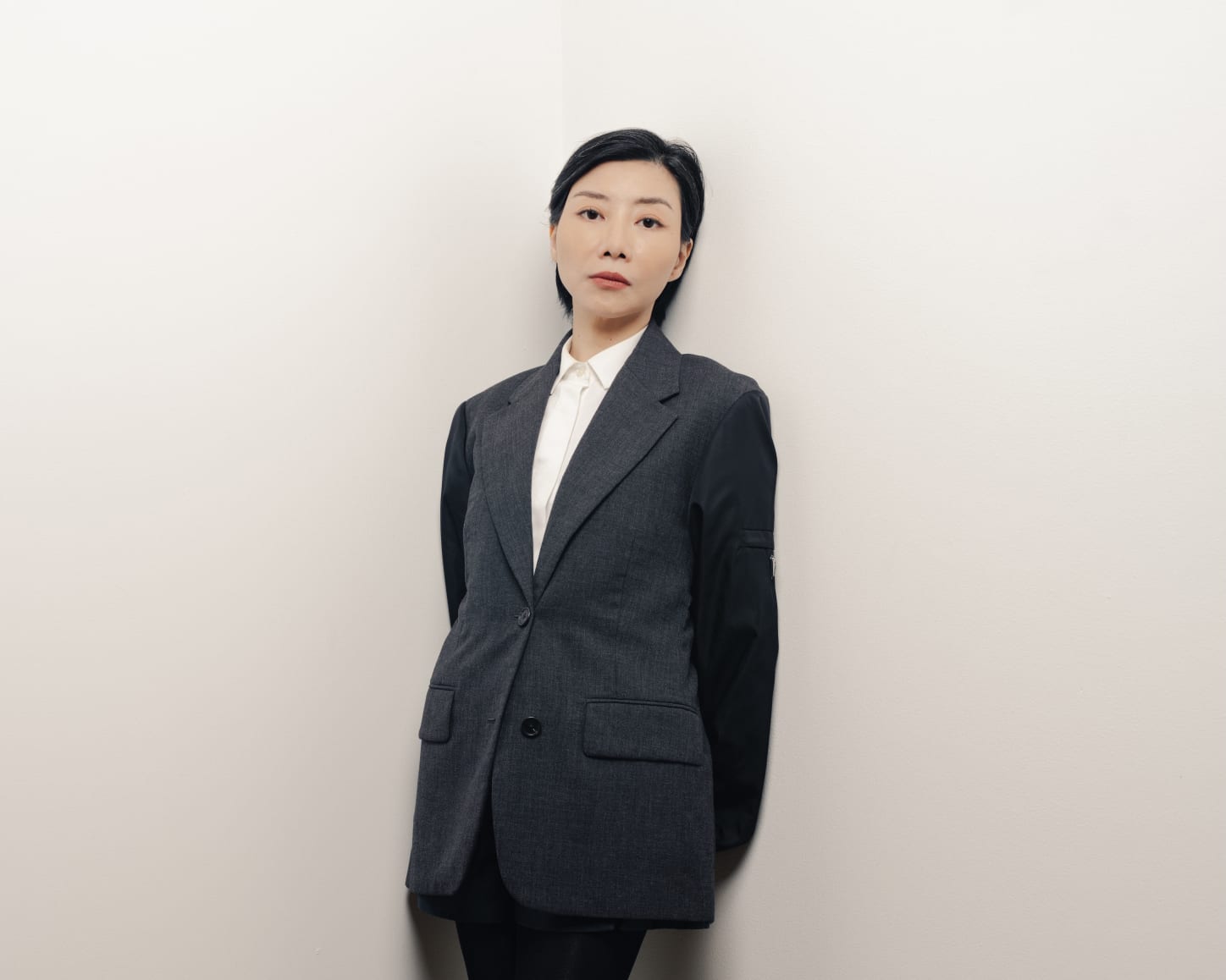 劉秀儀，印尼雅加達努桑塔拉現當代藝術博物館館長，她將作為客座策展人，主持巴塞爾藝術展香港展會其中一天的「與巴塞爾藝術展對話」系列，相片由Muhammad Fadli拍攝