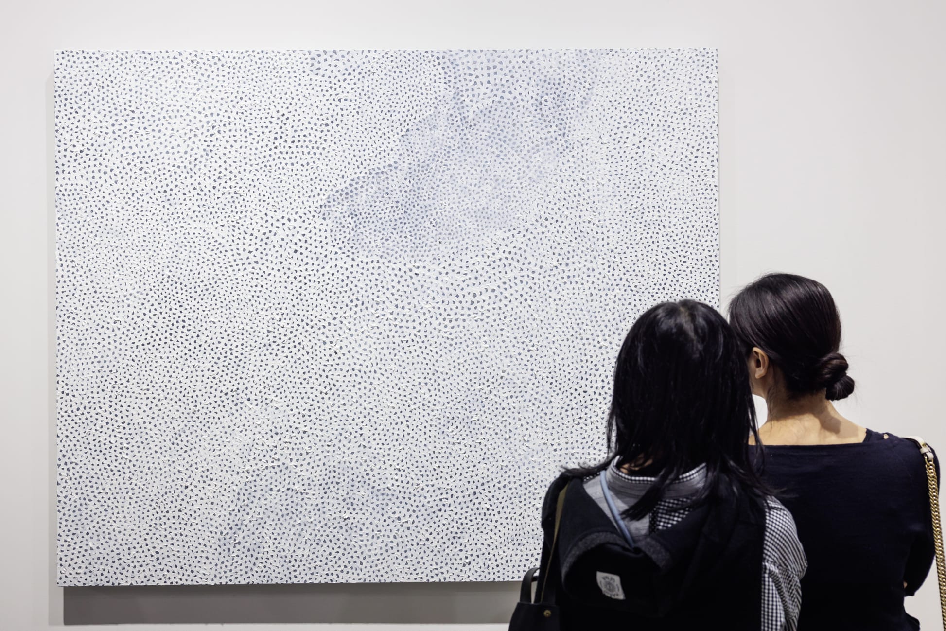 Yayoi Kusama’s INFINITY-NETS [ORUPX] (2013) sold on the opening day of Art Basel Hong Kong 2025. © Art Basel.
