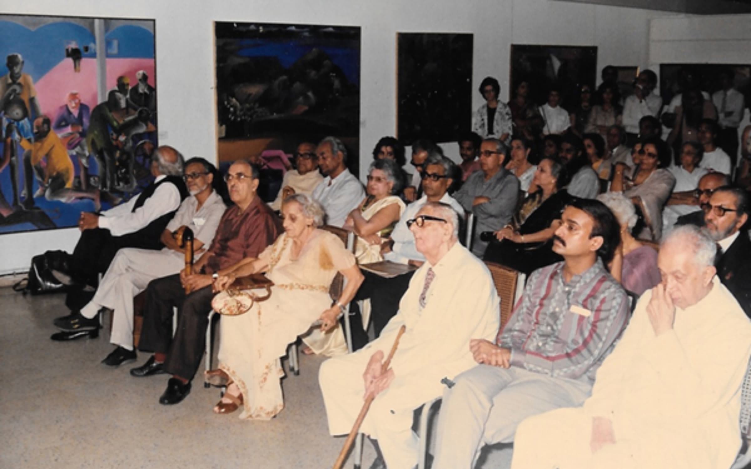Audience at the Gallery Chemould's 25-year anniversary exhibition, ‘Seventeen Indian Painters’, 1988. Courtesy of Chemould Archives, Mumbai, India.