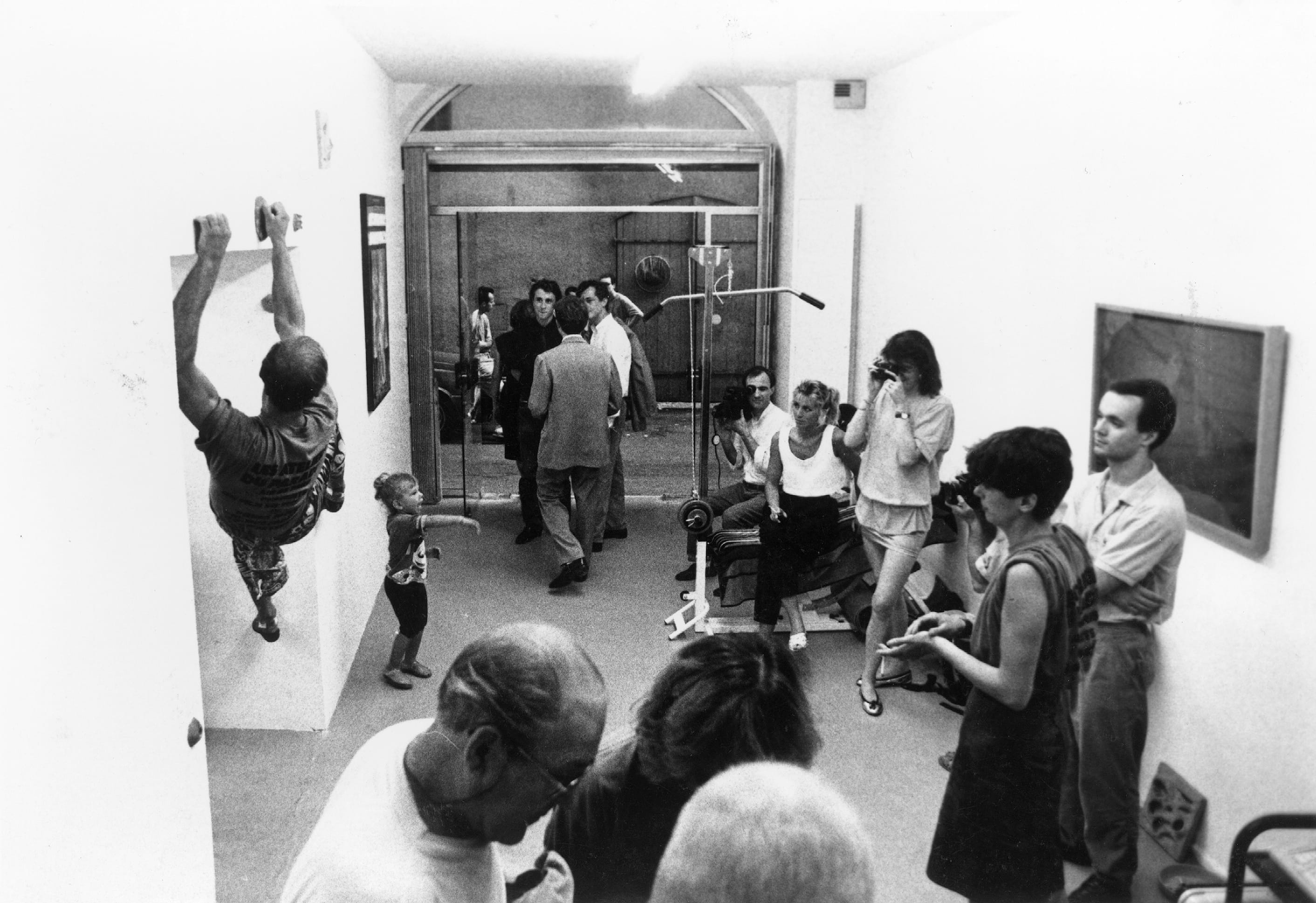 ‘Les Ateliers du Paradise’ exhibition, Air de Paris, Nice, 1990. Photograph by Raph Gatti, courtesy of Air de Paris, Romainville.