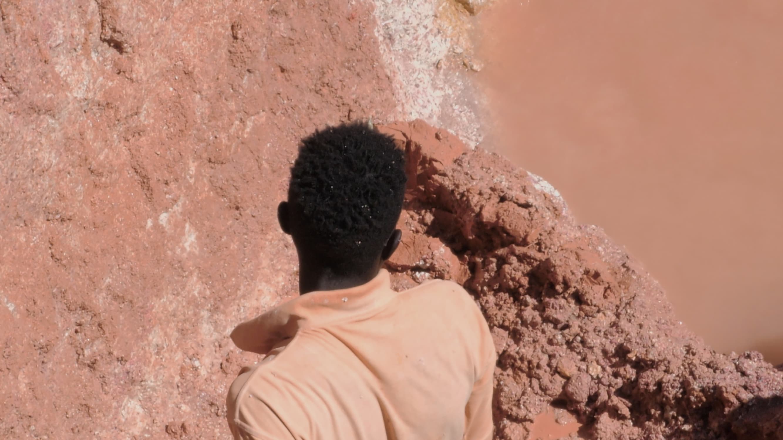 Karimah Ashadu, Plateau, 2021. Additional support by African Culture Fund, Mali. With thanks to Columbia Institute for Ideas and Imagination. Courtesy of the artist and Fondazione in Between Art Film.
