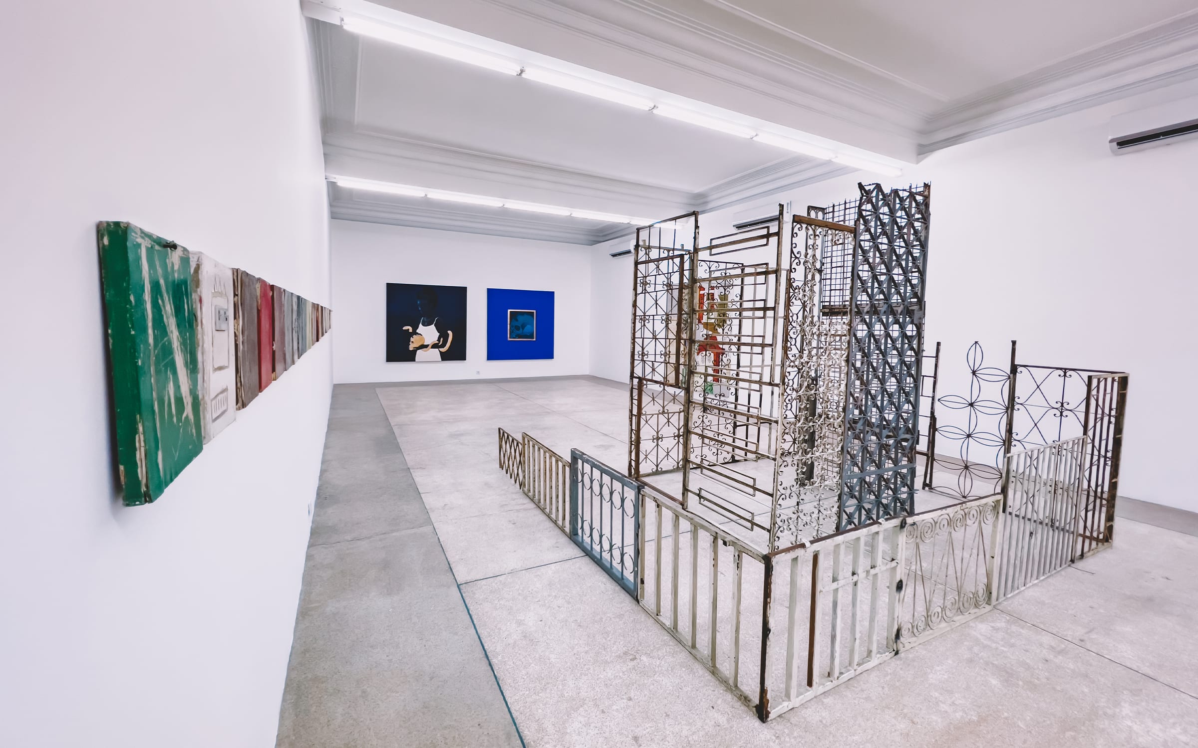 Installation view of the group exhibition 'Kimba Sec – Modernidade Fantasma | Kimba Sec – Phantom Modernity', Jahmek Contemporary Art, Luanda, April 2022. Photo by Jessé Manuel | Osãi. 