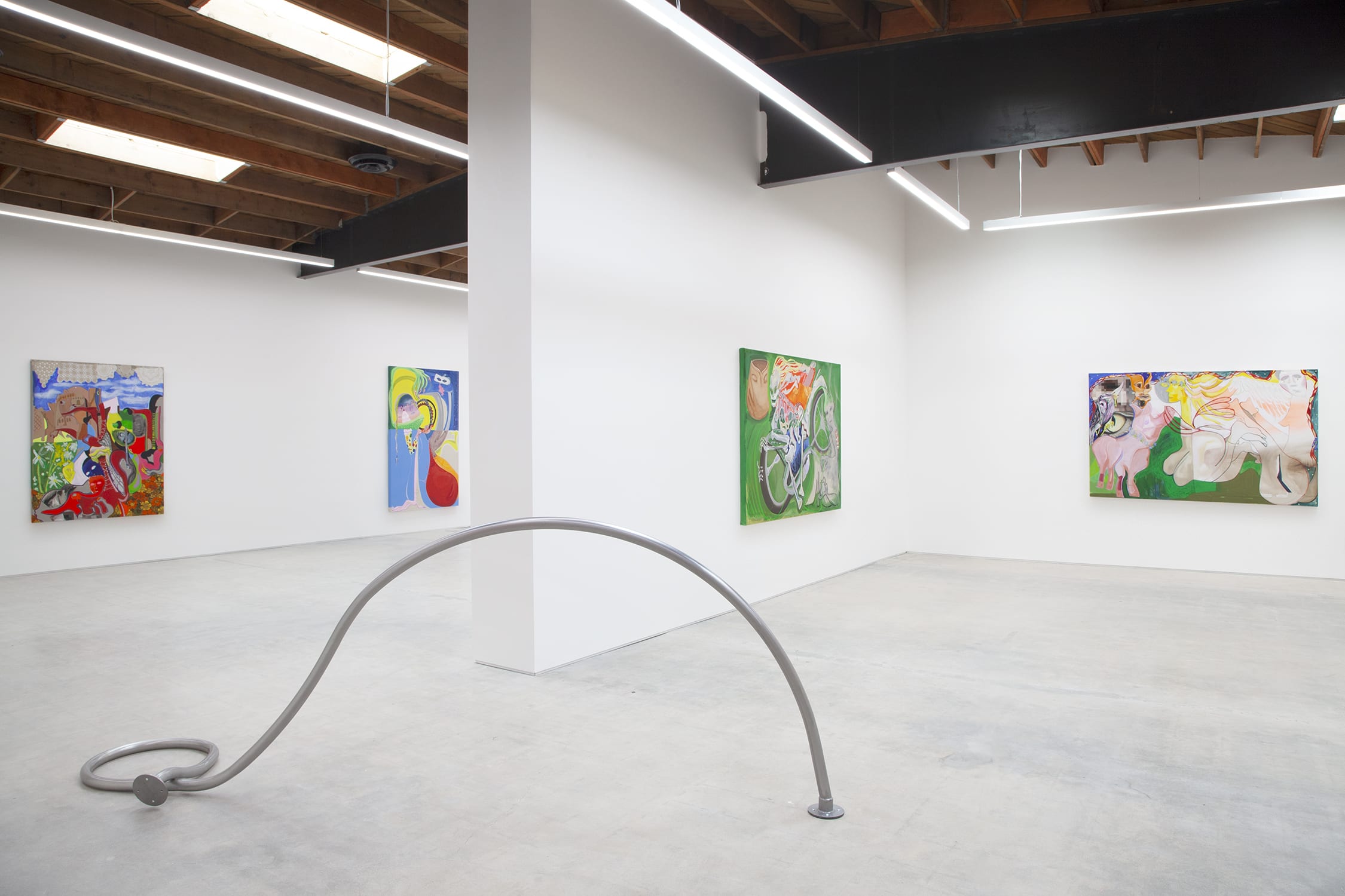 2022年，切爾西·卡普利特在洛杉磯Morán Morán藝廊的展覽“Amygdala in Repose”現場，圖片由Morán Morán藝廊提供