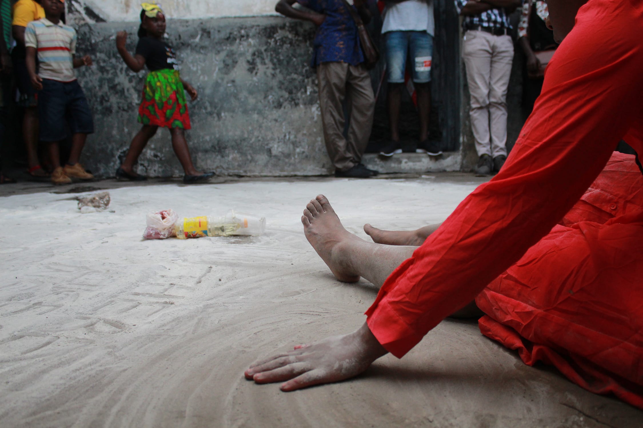 Kresiah Mukwazhi, Take me back to Osibisa (with blood on my hands), 2018, James Fort Prison, Accra. Photo by Pasqua Marina Tota. Courtesy and copyright of the artist and Jan Kaps, Cologne.