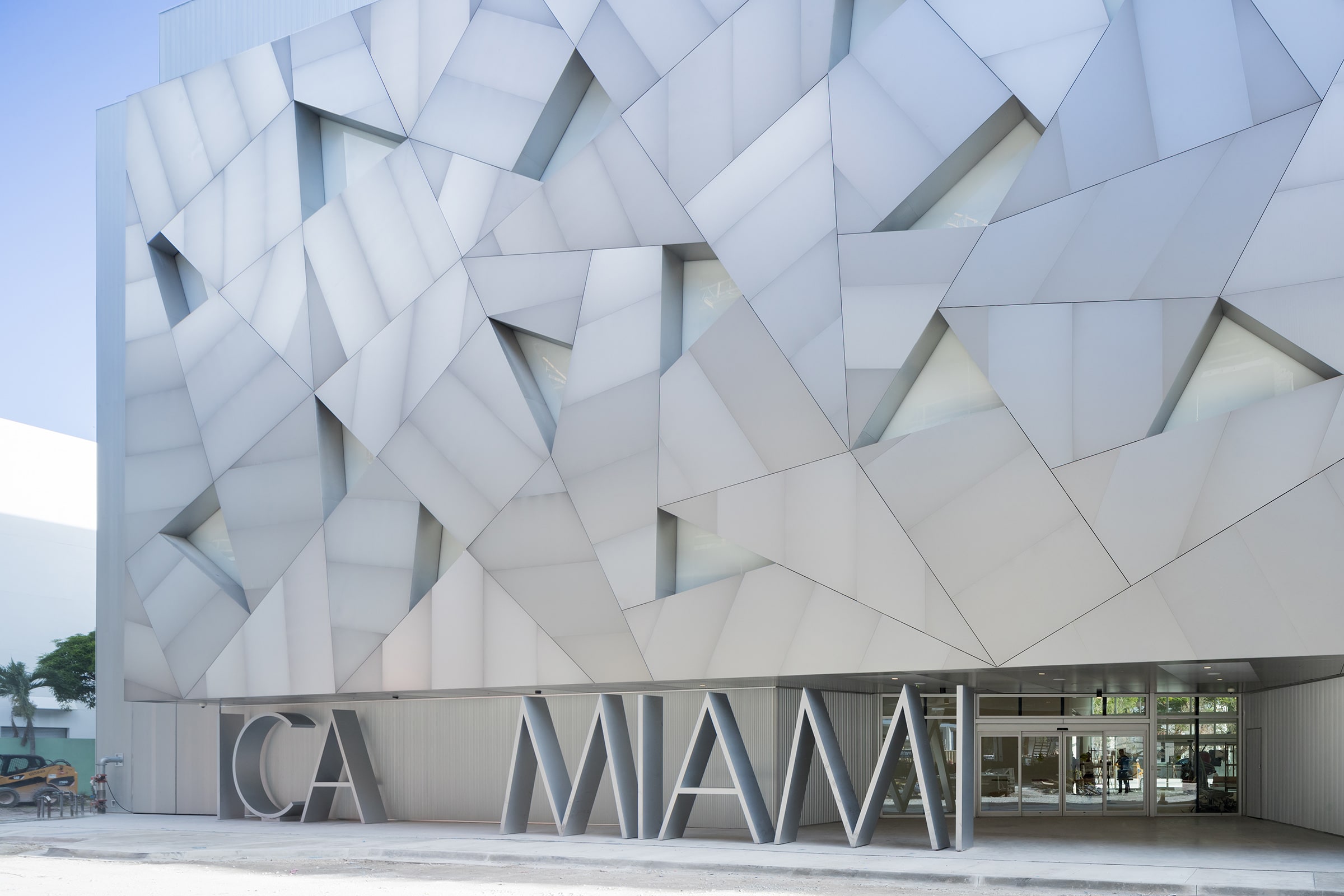 The exterior of the IICA Miami. Courtesy of ICA Miami.
