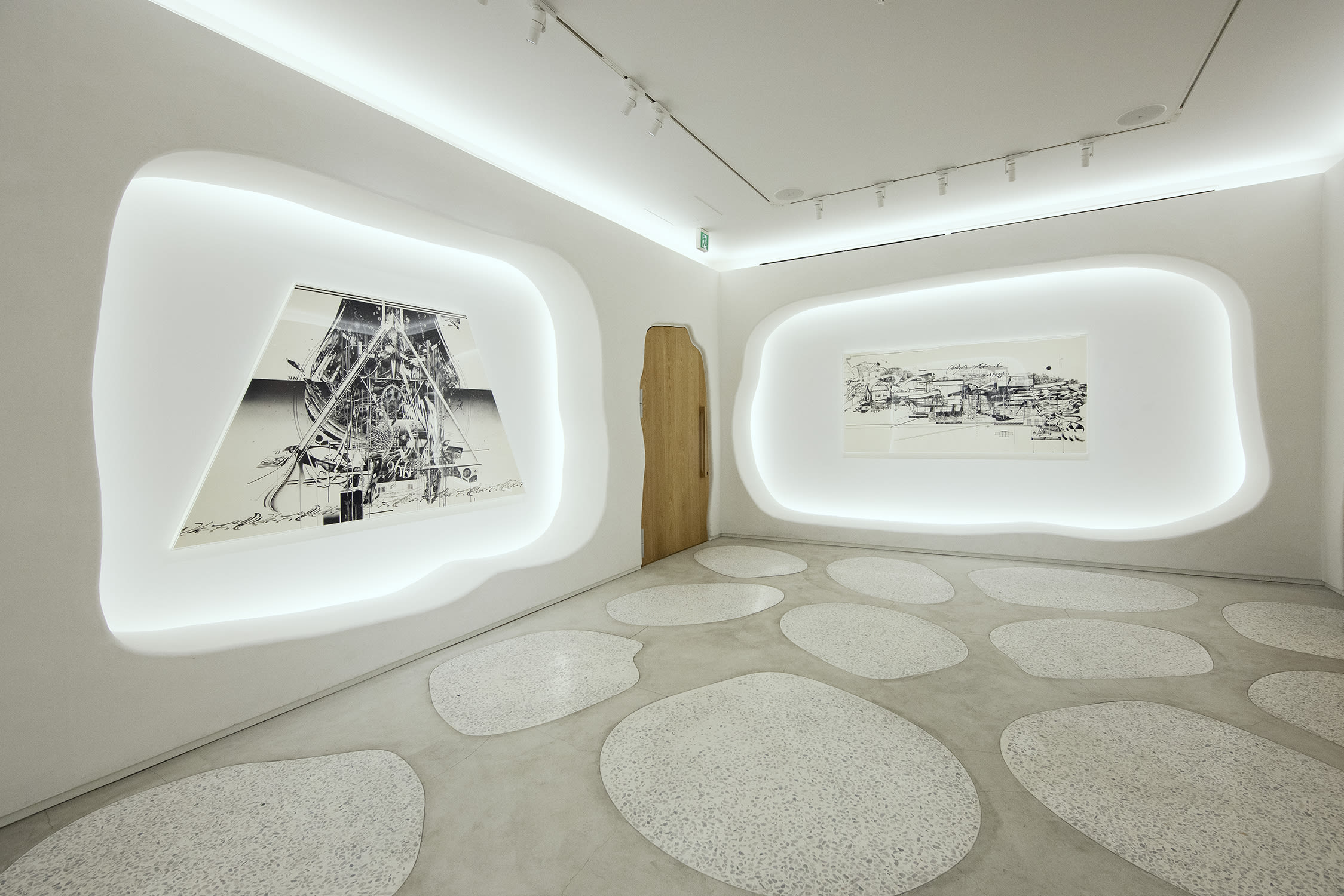 Installation view of Hiroki Tsukuda's exhibition '4021', 3110NZ by LDH Kitchen, Tokyo. Courtesy of Nanzuka, Tokyo. ©︎ Hiroki Tsukuda.