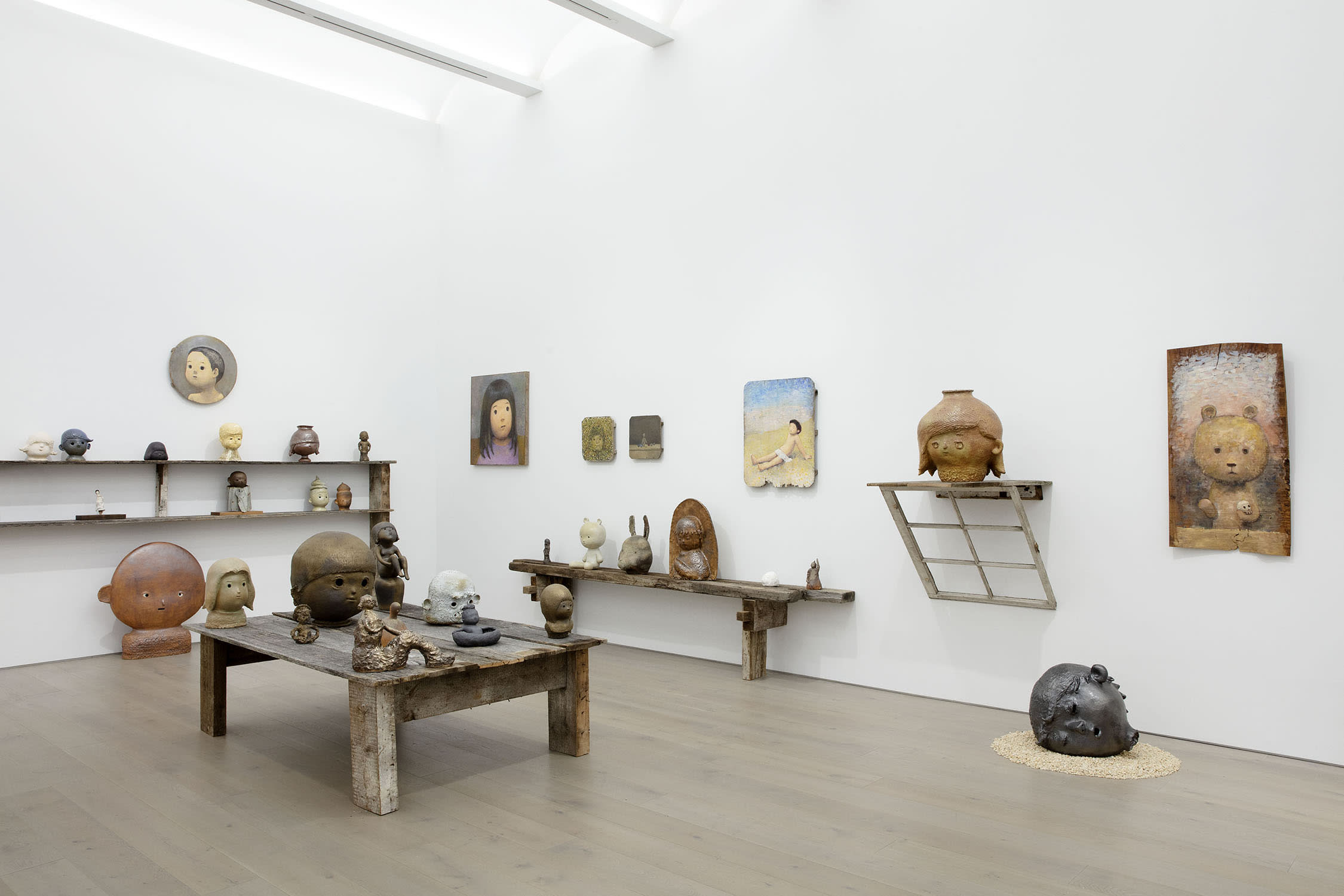 Installation view of Otani Workshop’s exhibition ‘Narubekunaranare Narazarumonarubekenya Narareccho (Be if you can, even if you don’t have to be, let it be)’, Perrotin, New York City, 2020. Photo by Guillaume Ziccarelli. © 2020 Otani Workshop/Kaikai Kiki Co., Ltd. All Rights Reserved. Courtesy of Perrotin and Kaikai Kiki Gallery, Tokyo.