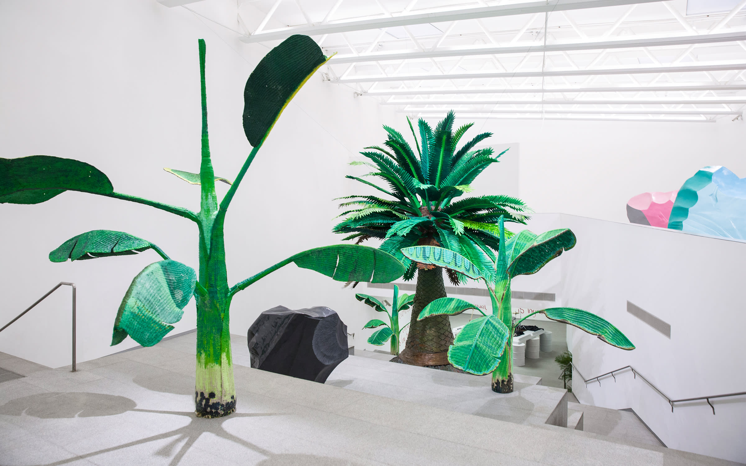 「Tropical Composition」系列中的作品於2017年展覽「曾根裕：黑曜石」展出，四方當代美術館，圖片由美術館提供。