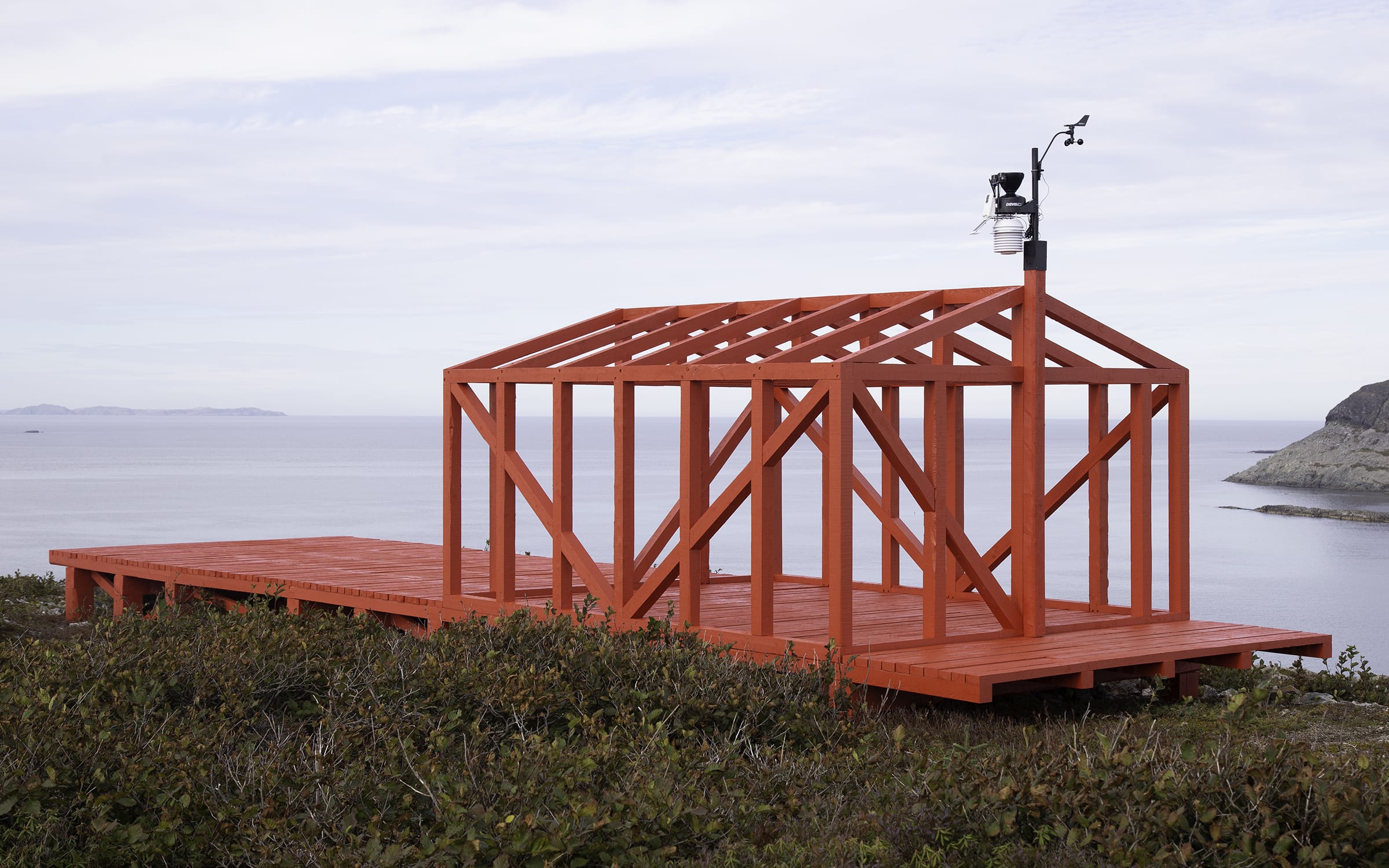 Liam Gillick's shelter on Fogo Island, 2022. Commissioned by Fogo Island Arts. Photo by Joshua Jensen.