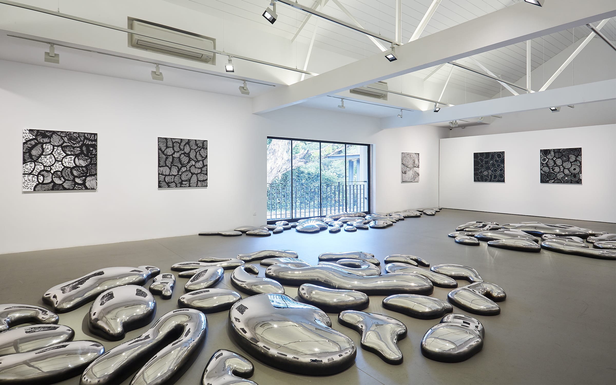 Installation view of Yayoi Kusama's exhibition ‘Recent Paintings’ at Ota Fine Arts, Singapore, 2021. Ⓒ YAYOI KUSAMA. Courtesy of Ota Fine Arts, Singapore, Shanghai, and Tokyo.