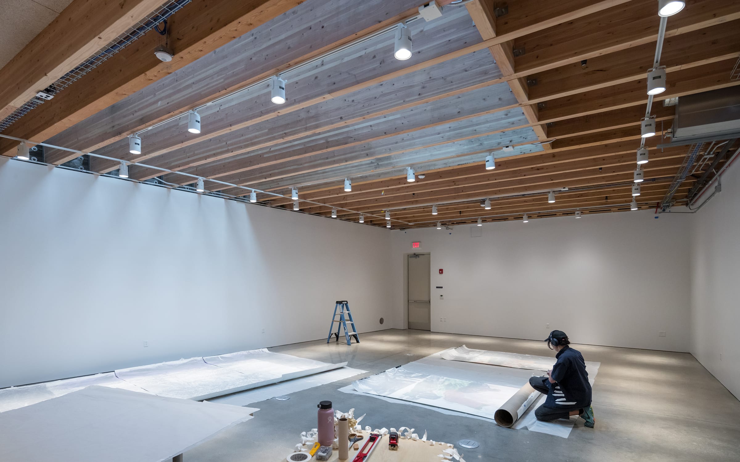 Student gallery at at UCLA Margo Leavin Graduate Art Studios. Photograph by Iwan Baan. Courtesy of Johnston Marklee.