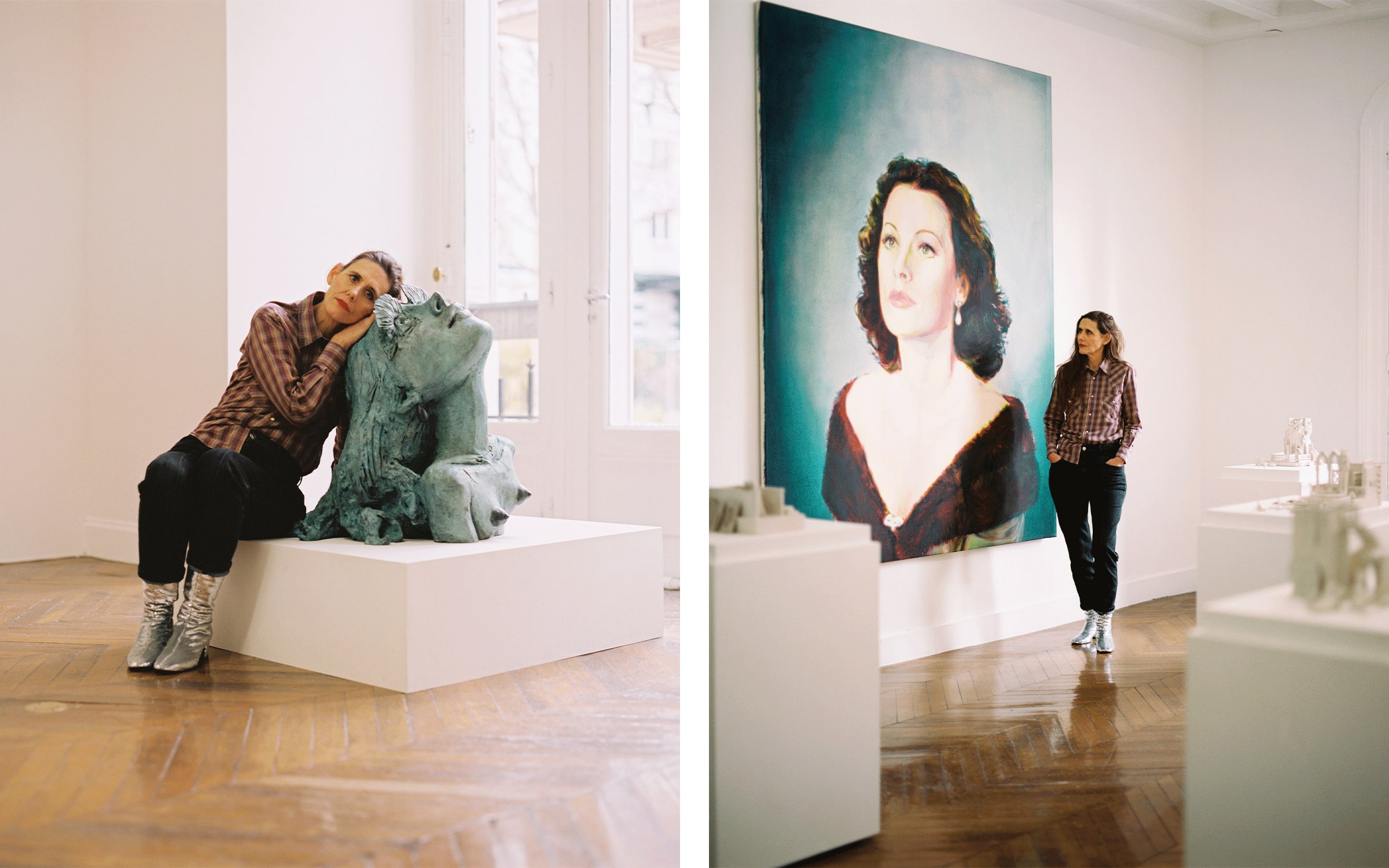 Nina Childress avec ses œuvres dans l’exposition « Hedy Lamarr – The Strange Woman » à la Galerie, Centre d’Art Contemporain de Noisy-le-Sec, 2022.