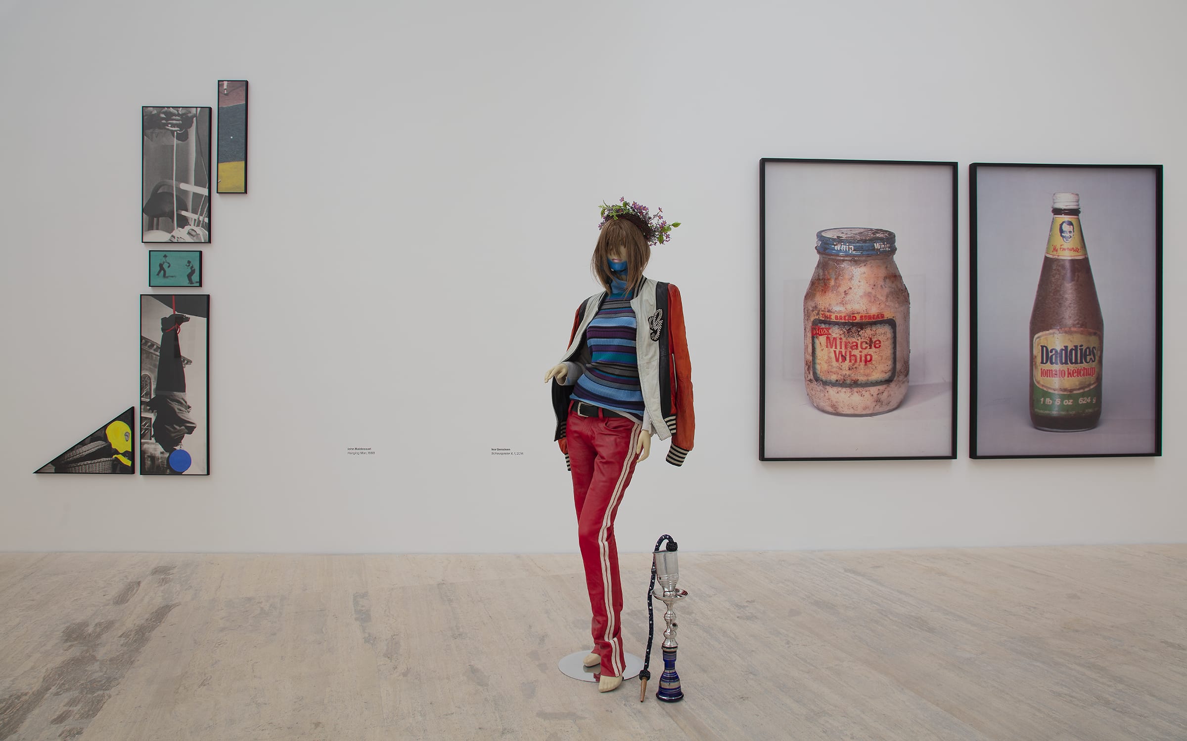 Installation view of the exhibition "Al filo de la navaja" - Colección Jumex Museo Jumex, Mexico City ,2020-2021. Courtesy of the Museo Jumex. Photograph by Francisco Kochen. Works on view : Paul McCarthy, Propo-Miracle Whip, 1992 / Propo-Daddies Ketchup, 1992. Courtesy of the artist and Hauser & Wirth. Isa Genzken : Schauspieler II, 1, 2014. Courtesy of the artist and Galerie Buchholz. © Isa Genzken / VG-Bild Kunst / SOMAAP/ México / 2020. John Baldessari, Hanging Man, 1988. Courtesy of The Estate of John Baldessari.