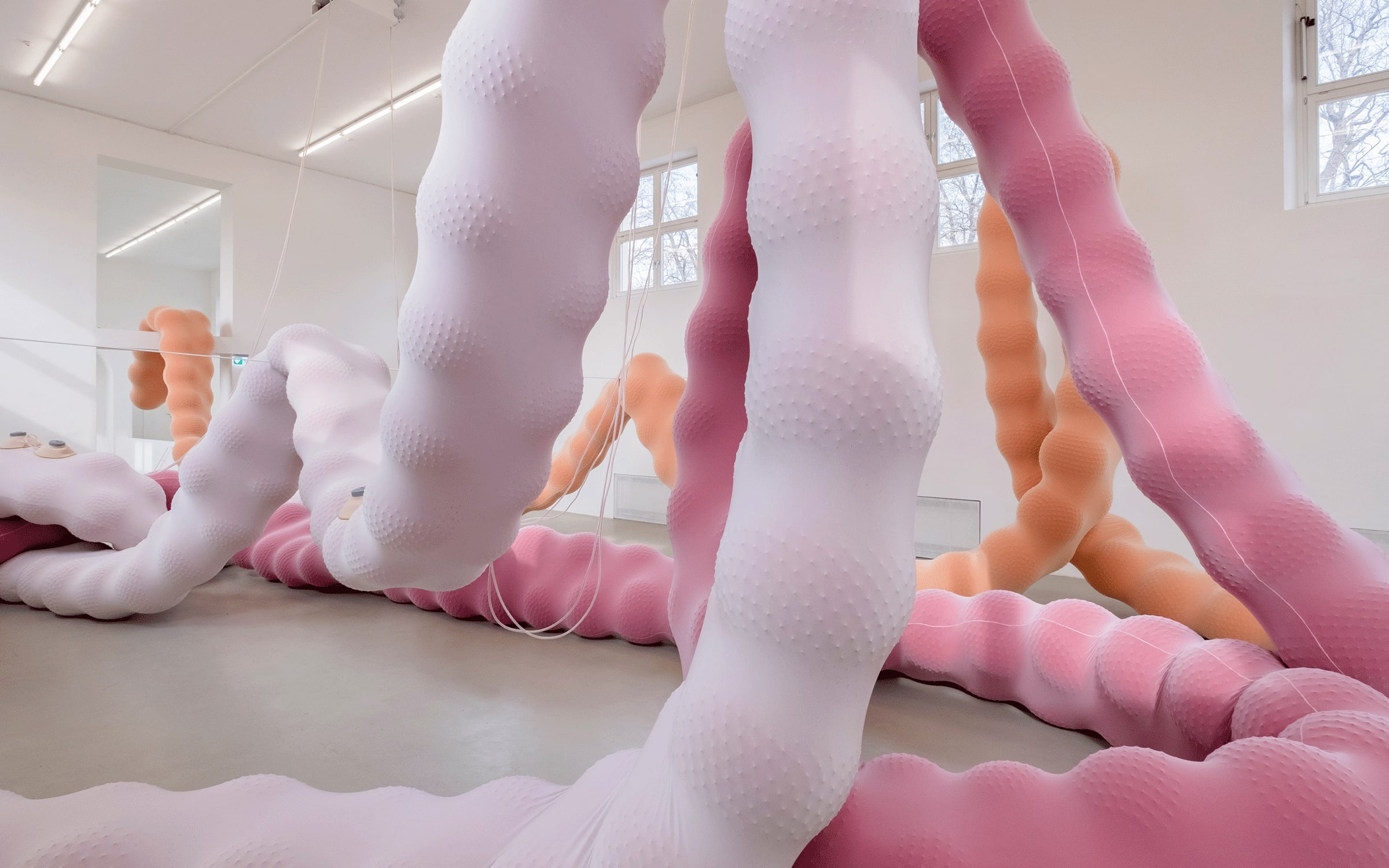 Eva Fabregas, Pumping, 2019. Installation view of Eva Fabregas' exhibition ‘Those things that your fingers can tell’ at Kunstverein München, Munich, 2019. Courtesy of the artist.