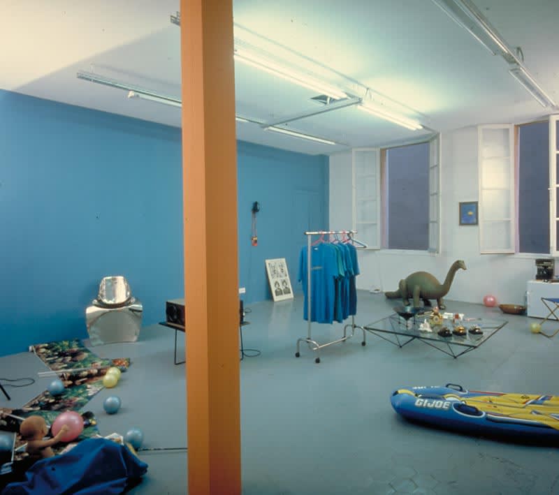 Installation view (first floor, room 3) of exhibition ‘Les Ateliers du Paradise’, Air de Paris, Nice, 1990. Photograph by François Fernandez, courtesy of Air de Paris, Romainville.