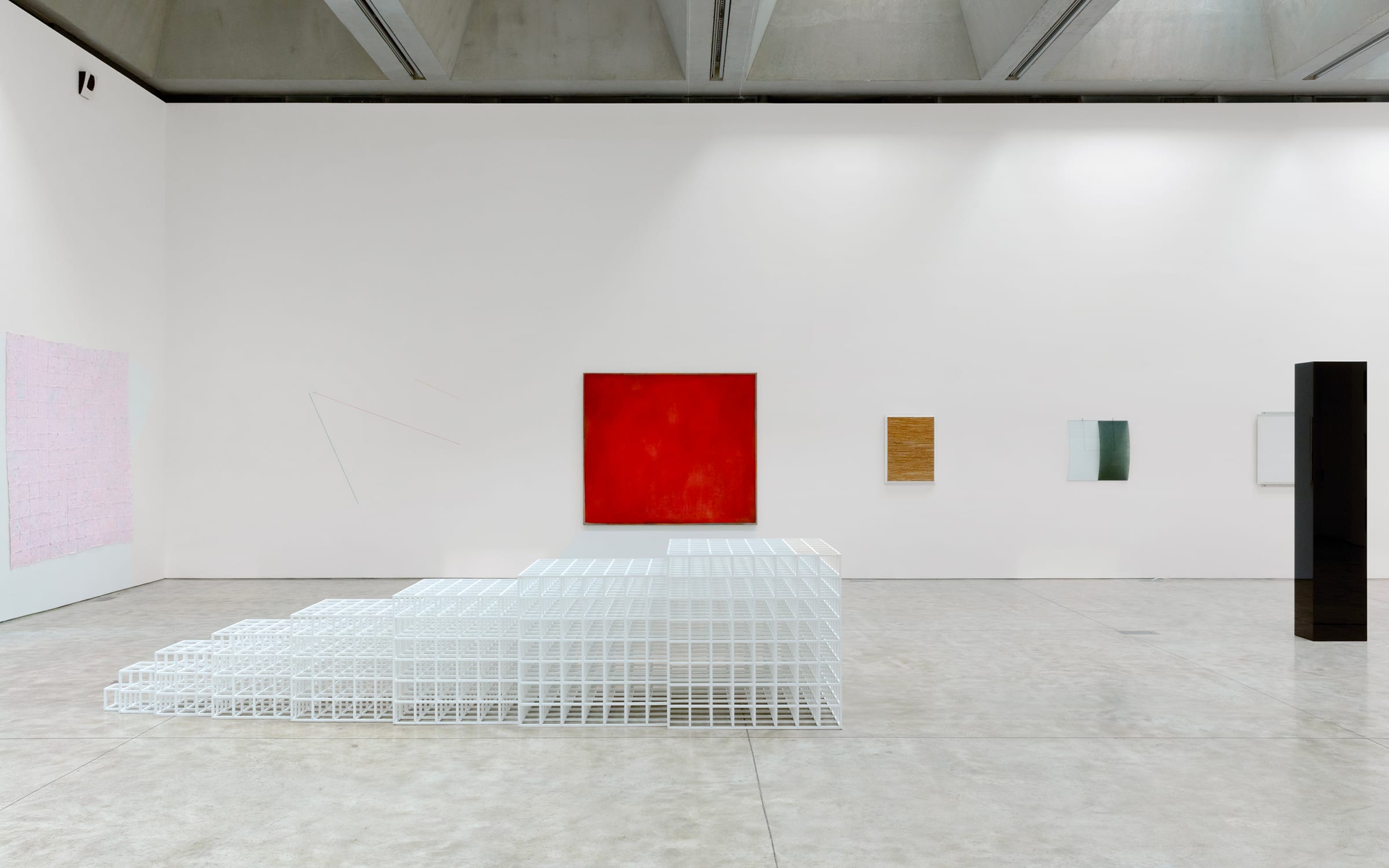 Installation view of ‘Minimalism and Its Afterimage’, Kasmin, New York. Courtesy of Kasmin.