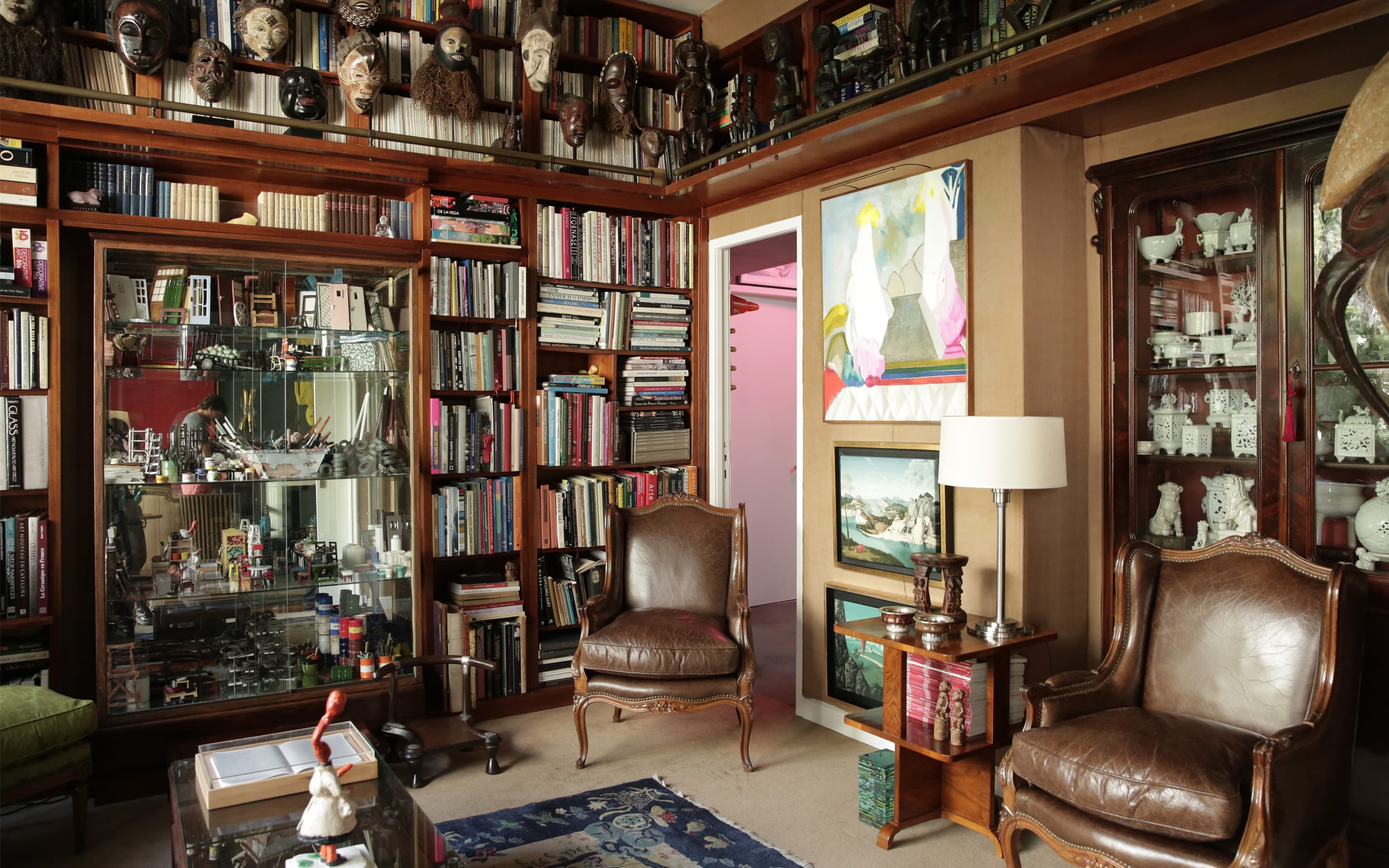 The Guaglianone-Rodríguez apartment is filled with ceramics, artworks, and books. Photo by Mani Gatto.
