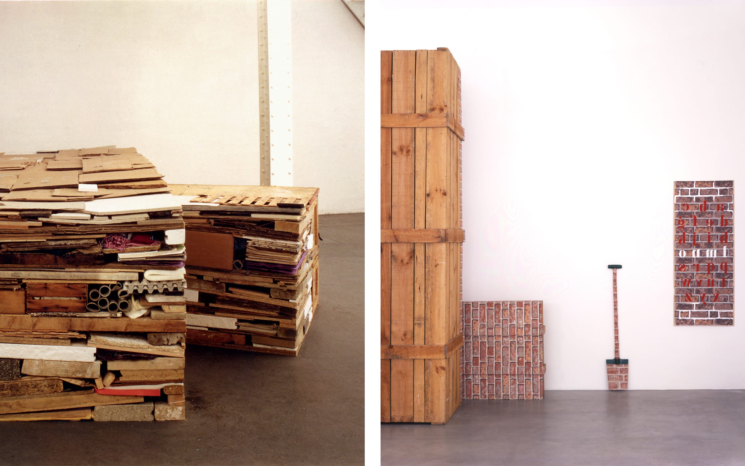 Gauche : Tony Cragg, Stack (double), 1980. Photographie de D.R. Avec l’autorisation de l’artiste. © Tony Cragg / ADAGP, Paris (2023). Droite : Marcel Broodthaers : Marcel Broodthaers, L’Angelus de Daumier, 1975. Photographie de Florian Kleinefenn. Avec l’aimable autorisation de l’artiste. © La succession de Marcel Broodthaers / ADAGP, Paris (2023). 