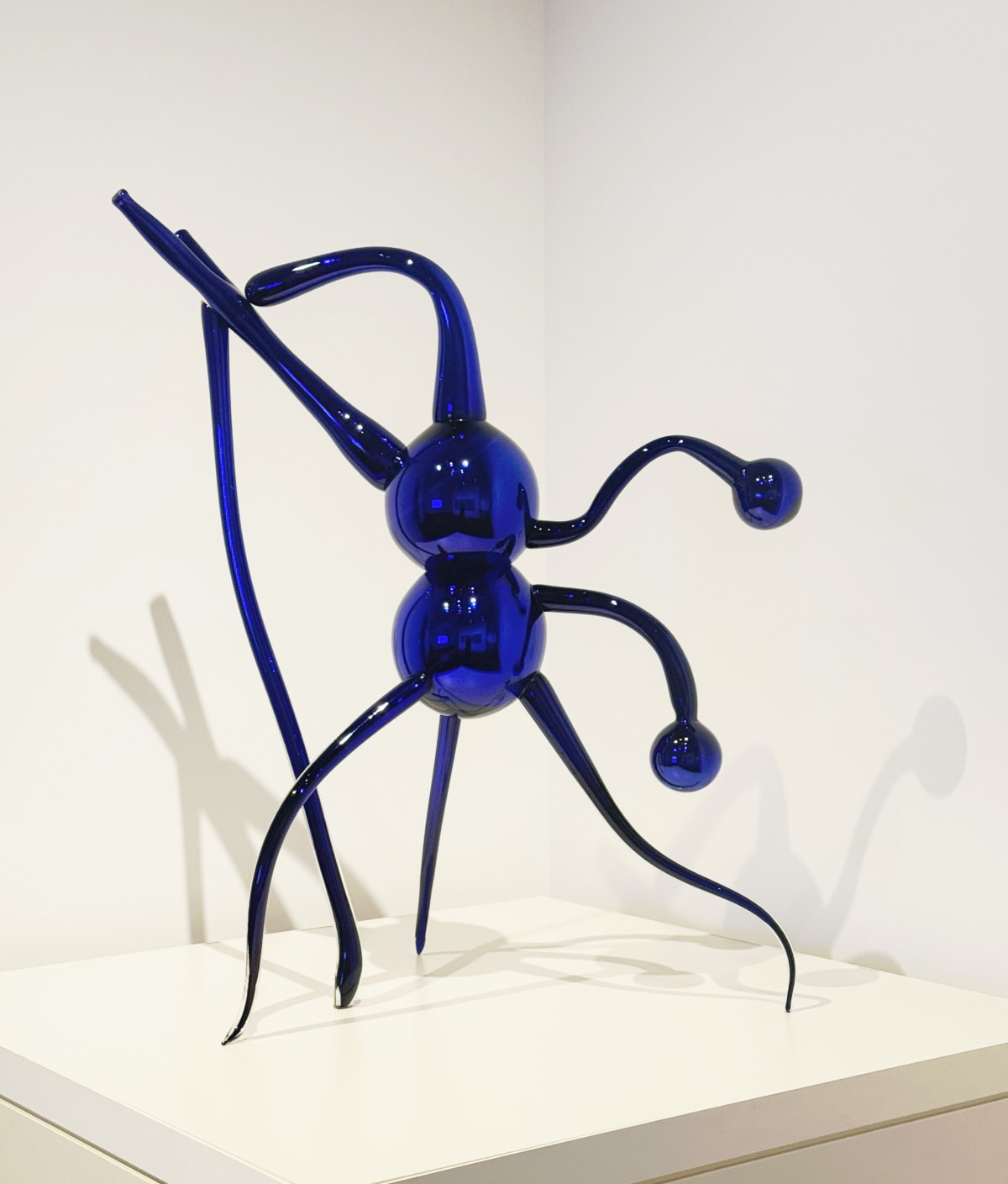 Spectral Nodes, Emily Xie's cobalt blue glass sculpture of two joined spheres with long curving arms