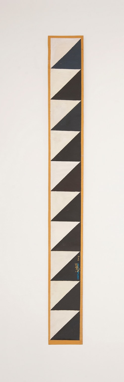 B11- Ancient Egyptian pattern, dark grey triangles on white