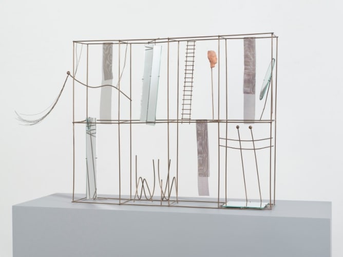 Con gli specchi  (With Mirrors)