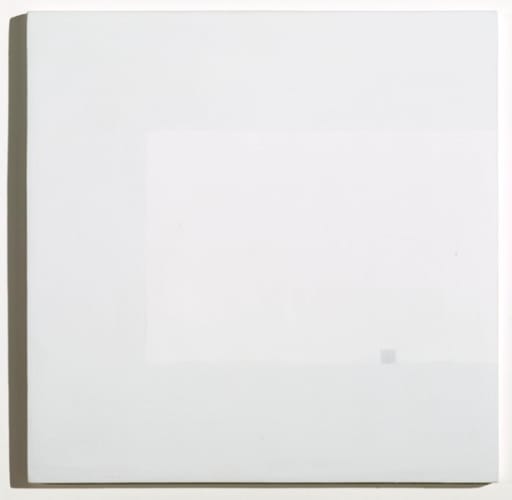 Attrazione quadrata grigia in colore luce grigio