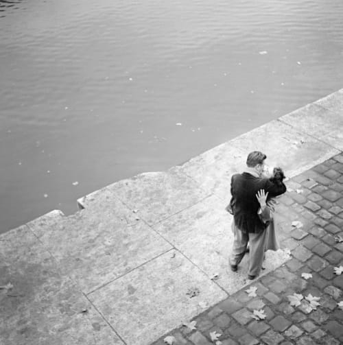 Kissing couple by Seine