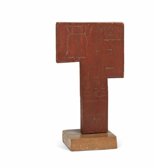 Madera en forma de 'T' roja con signos (T-Shaped Red Wood with Signs)