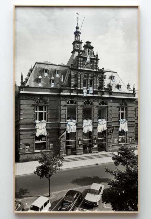 Bedding Out the Windows of the Stedelijk Museum