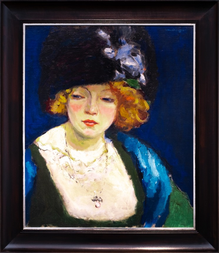 Portrait de femme blonde au chapeau