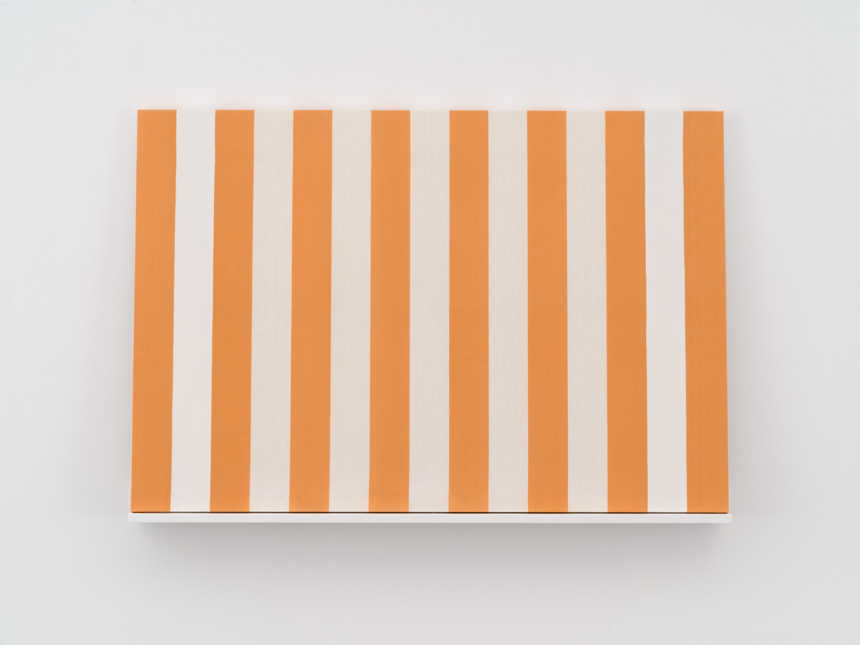 Peinture acrylique blanche sur tissue raye blanc et orange